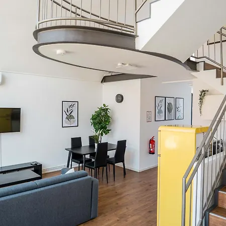 Fantastic Loft With Balcony Apartment *
