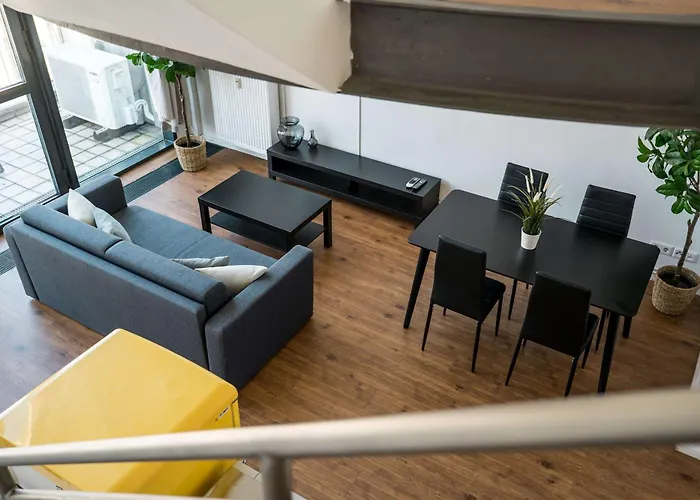 Fantastic Loft With Balcony شقة