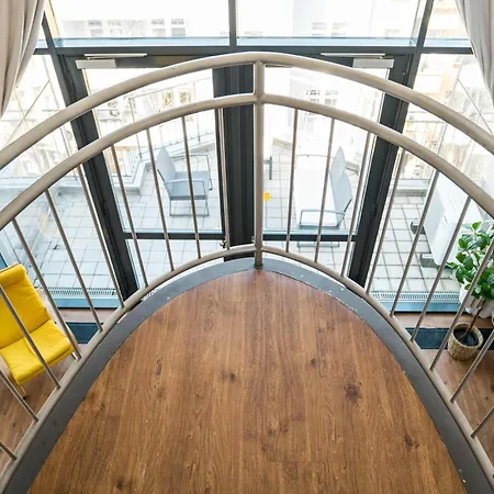 Fantastic Loft With Balcony Апартаменты *