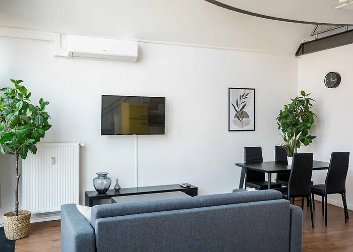 Апартаменты Fantastic Loft With Balcony Берлин